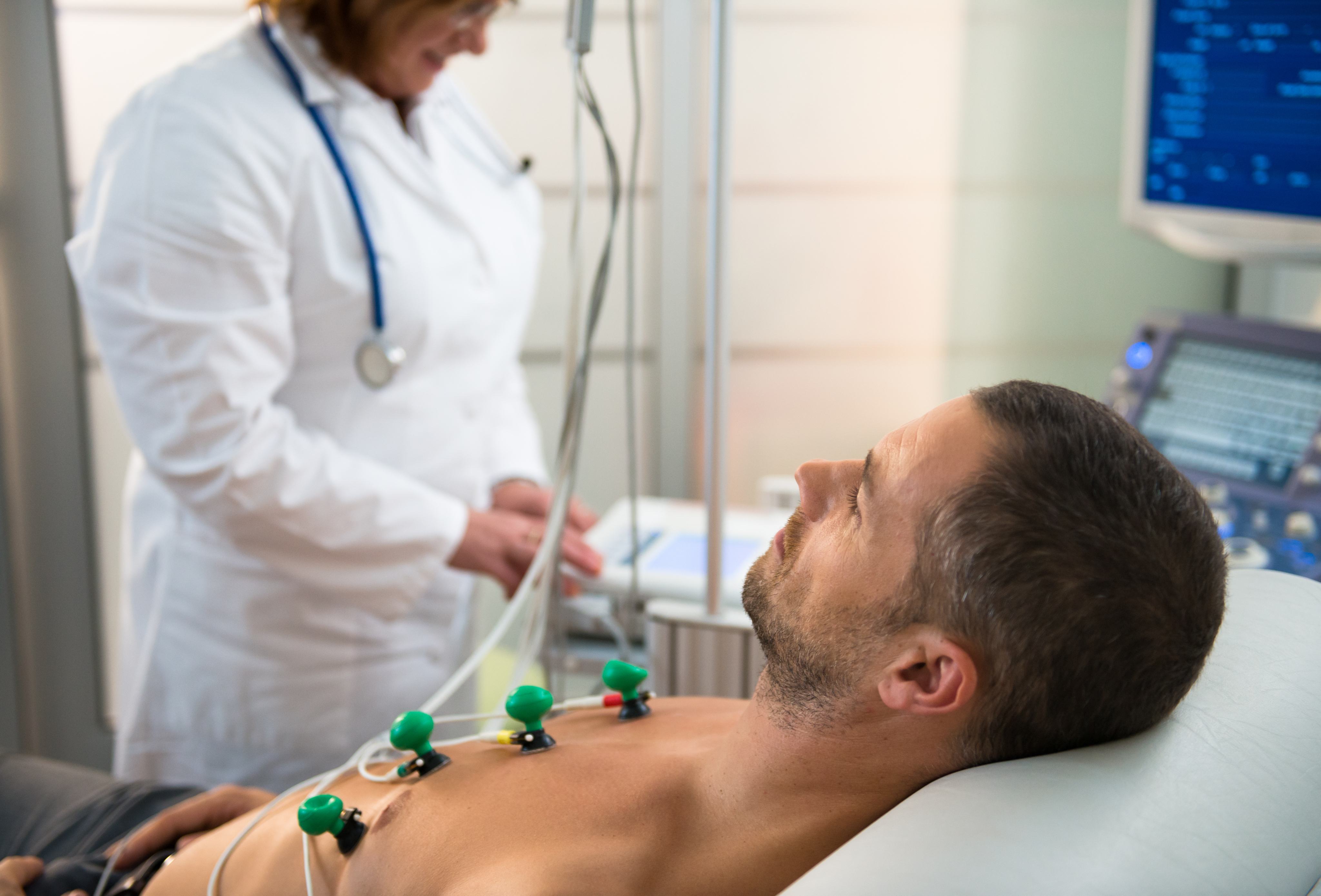 Electrocardiograma en reposo (ECG de 12 derivaciones)